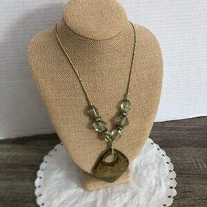 Vtg Green and Gold Fleck Lucite Statement Necklace